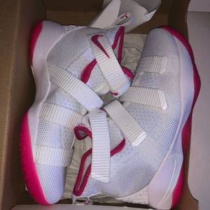 Nike Lebron Cancer Edition